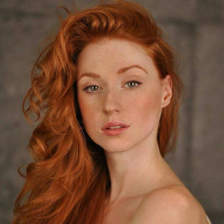 Reina Flore - Pornstar Profile on xVrOnline